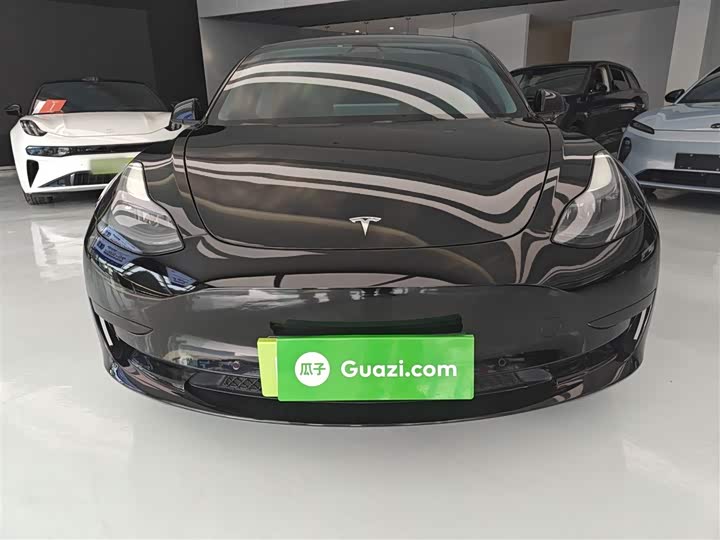 Фото 3 - Tesla Model 3