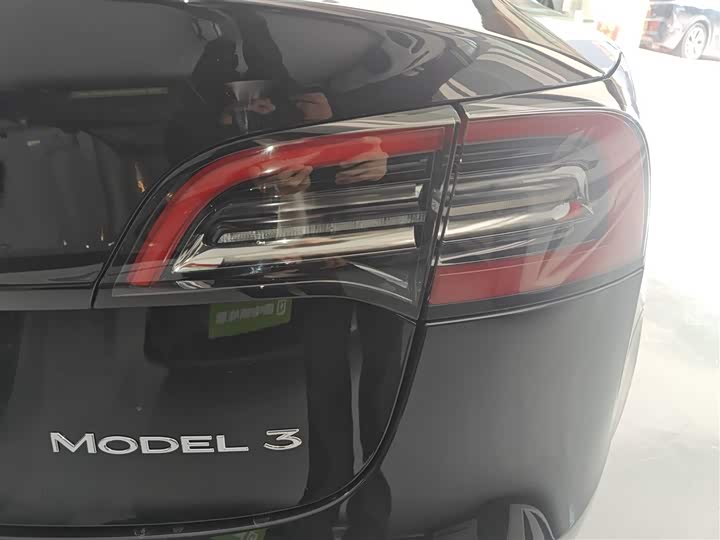 Фото 8 - Tesla Model 3