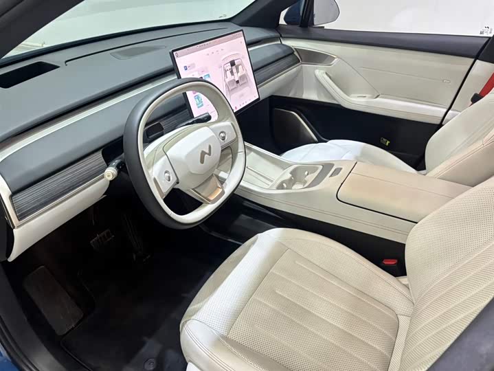 Фото 14 - Nio Onvo L60