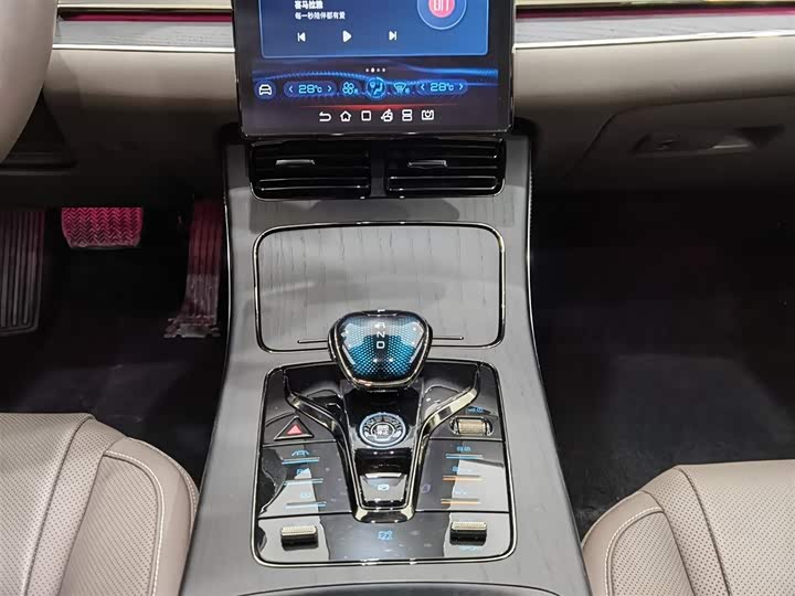 Фото 12 - BYD Han