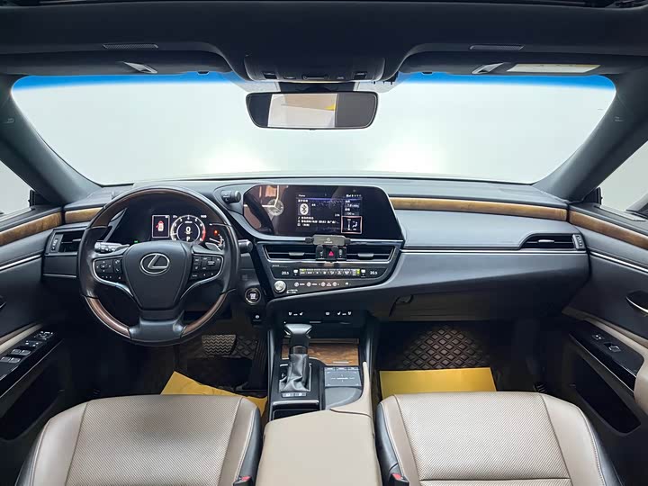 Фото 5 - Lexus ES