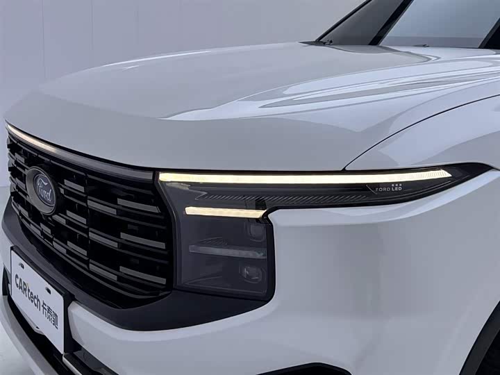 Фото 13 - Ford Edge