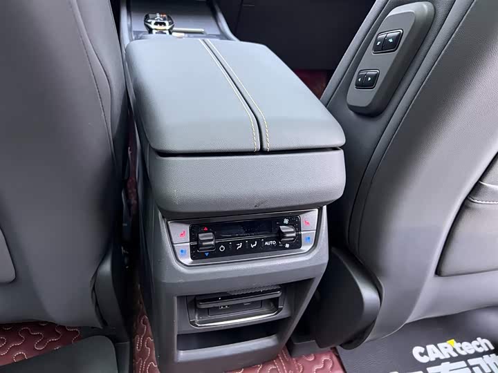 Фото 27 - Ford Edge