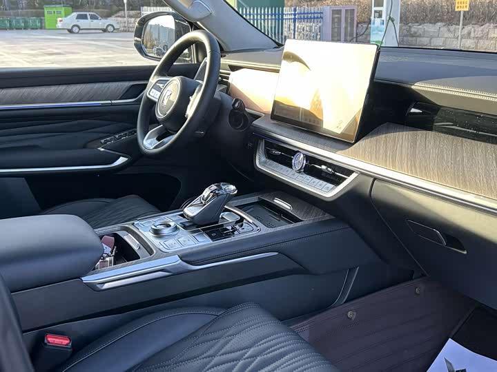 Фото 11 - Tank 500 Hybrid