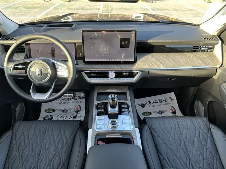 Фото 19 - Tank 500 Hybrid