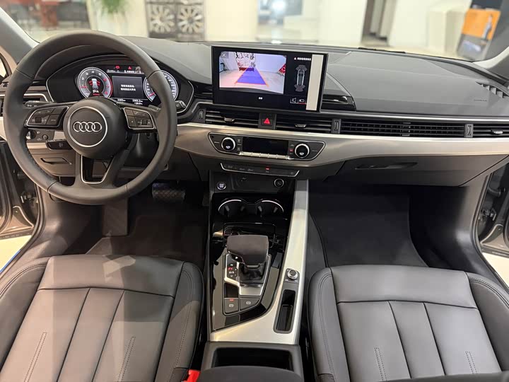 Фото 11 - Audi A4