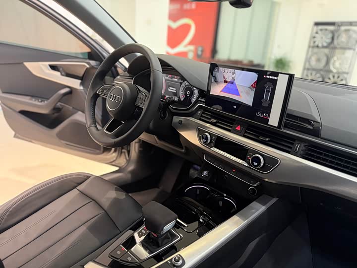 Фото 12 - Audi A4