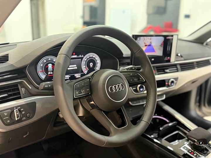 Фото 4 - Audi A4