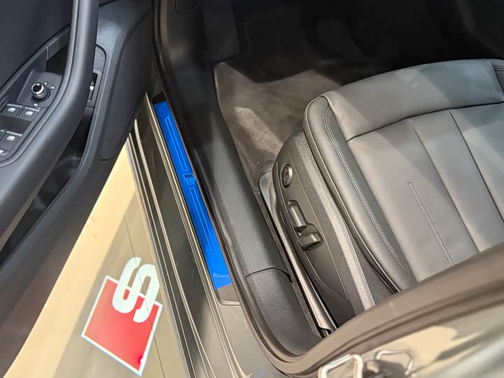 Фото 6 - Audi A4