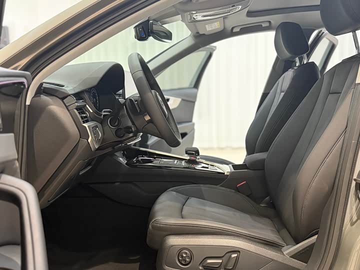 Фото 7 - Audi A4