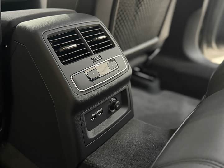 Фото 9 - Audi A4