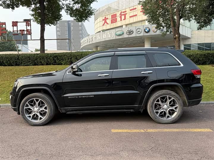 Фото 3 - Jeep Grand Cherokee