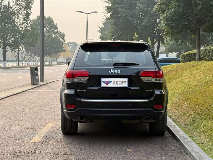 Фото 5 - Jeep Grand Cherokee