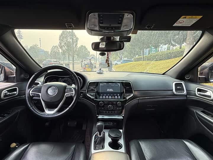 Фото 7 - Jeep Grand Cherokee