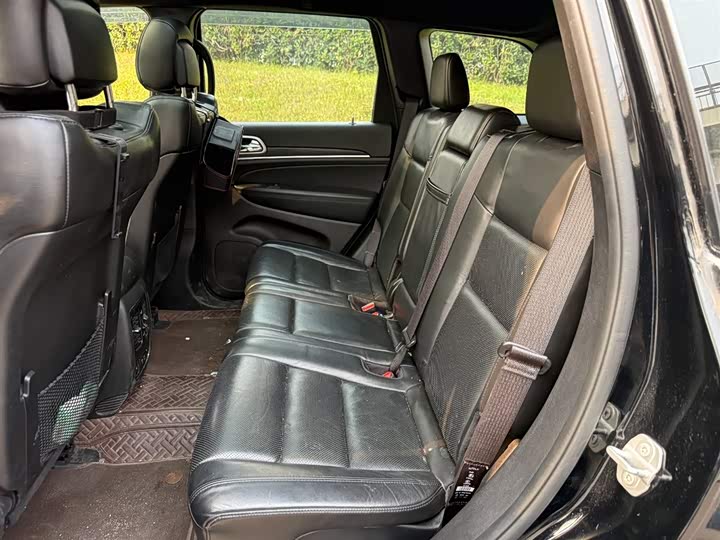 Фото 9 - Jeep Grand Cherokee