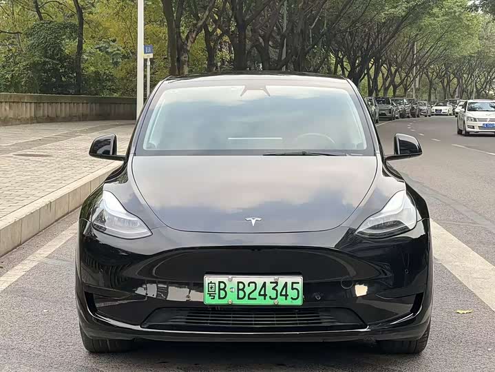 Фото 14 - Tesla Model Y