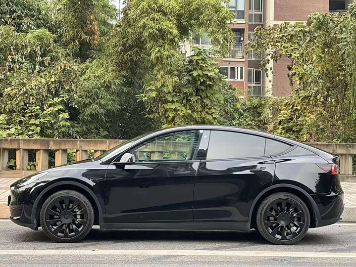 Фото 22 - Tesla Model Y