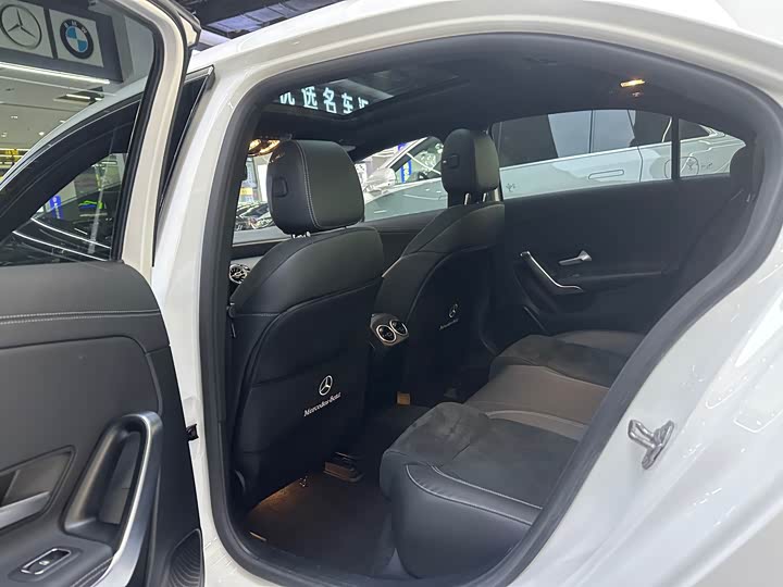 Фото 10 - Mercedes-Benz A-Class