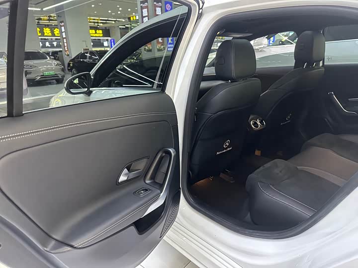 Фото 11 - Mercedes-Benz A-Class