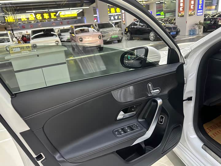 Фото 8 - Mercedes-Benz A-Class