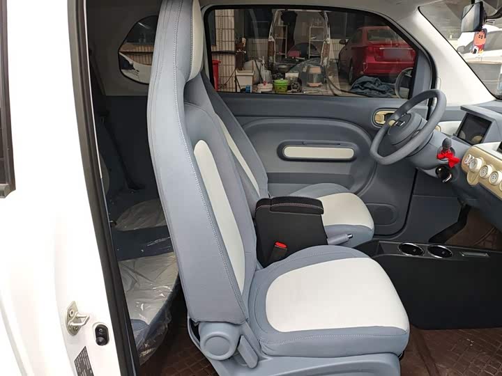 Фото 25 - Bestune Pony