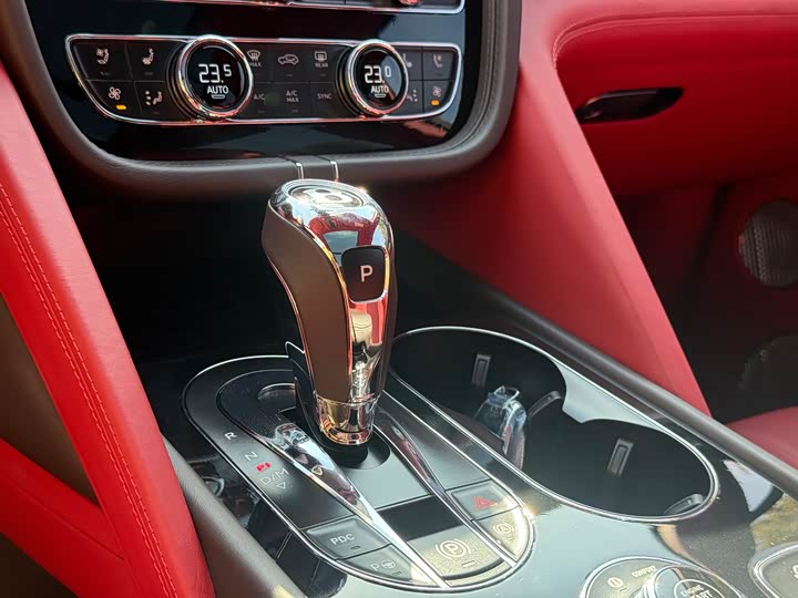 Фото 10 - Bentley Bentayga