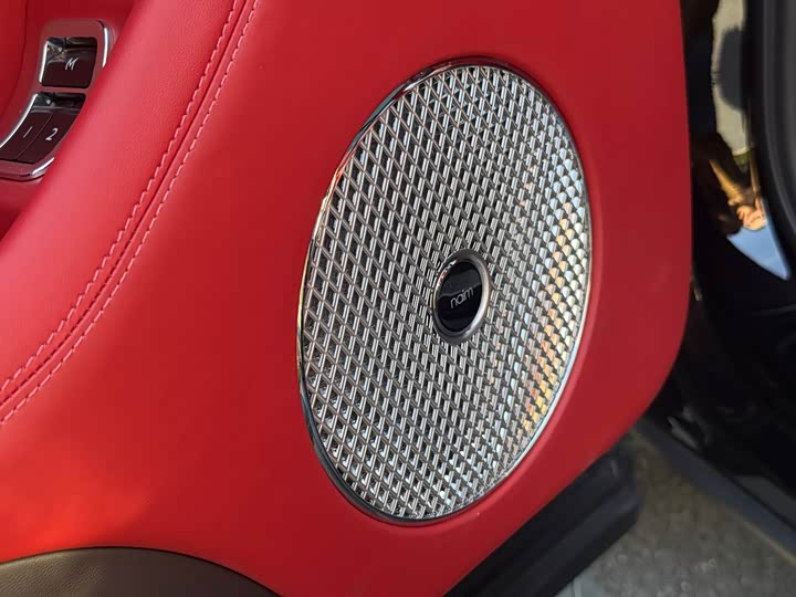 Фото 11 - Bentley Bentayga