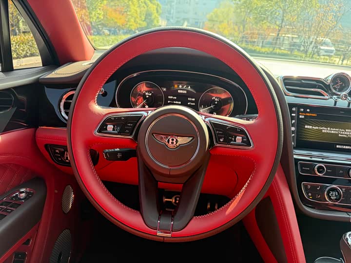 Фото 13 - Bentley Bentayga