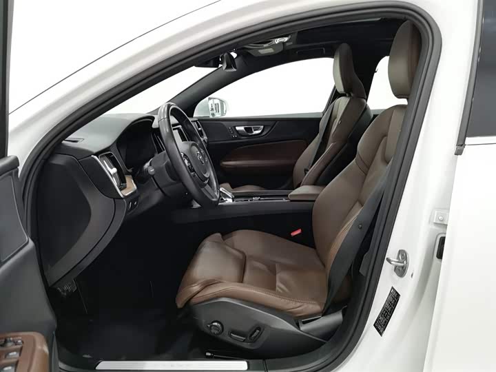 Фото 10 - Volvo S60