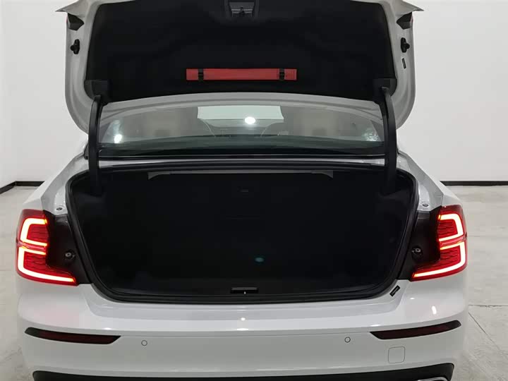 Фото 16 - Volvo S60