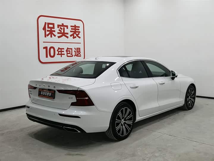 Фото 2 - Volvo S60