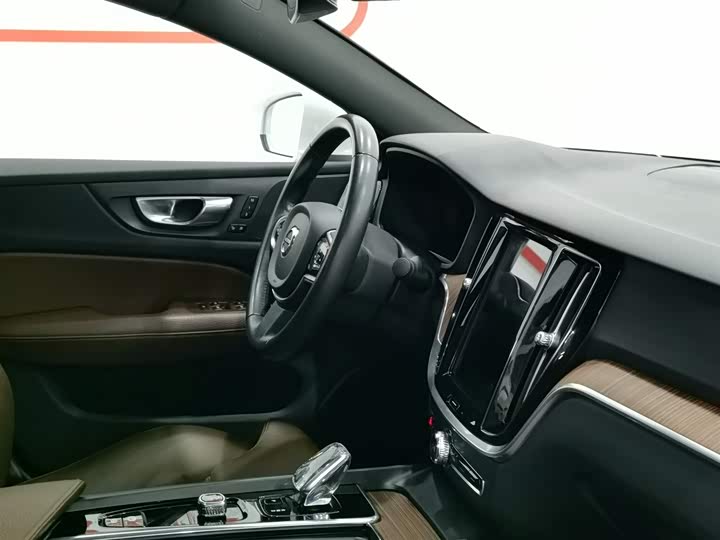 Фото 22 - Volvo S60
