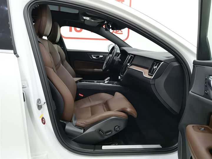 Фото 23 - Volvo S60