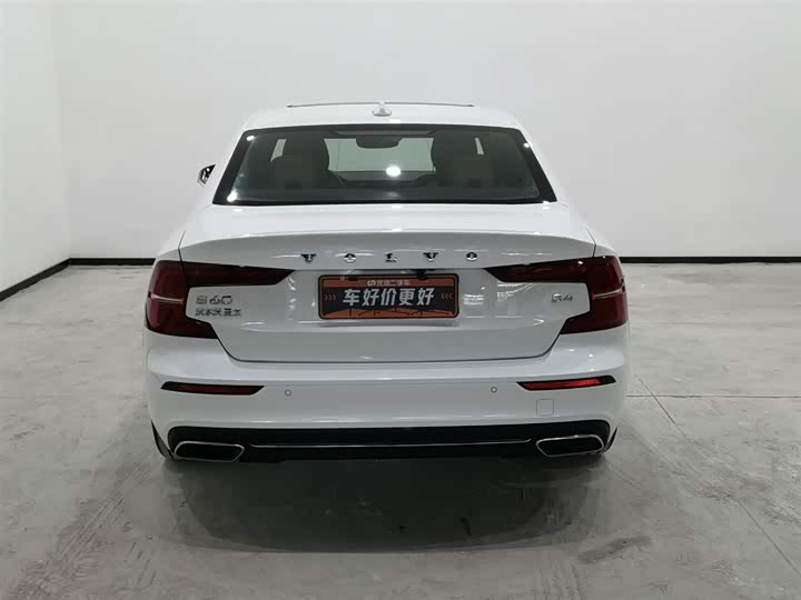 Фото 4 - Volvo S60