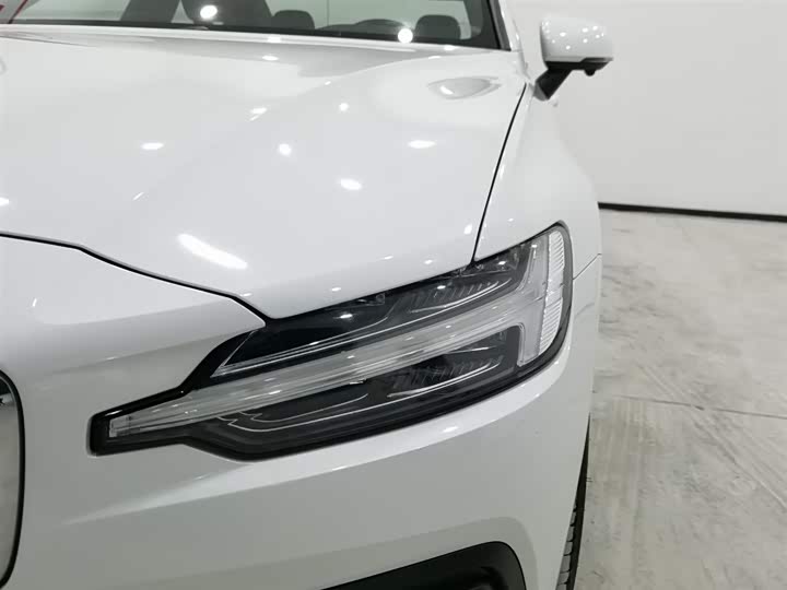 Фото 7 - Volvo S60