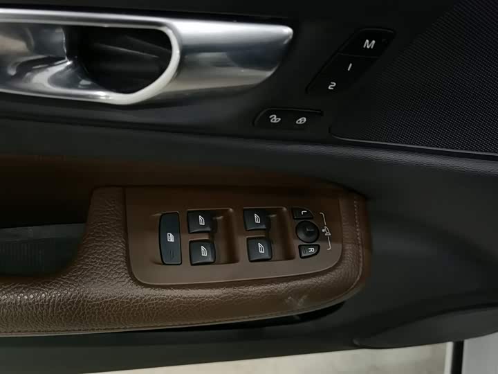 Фото 9 - Volvo S60