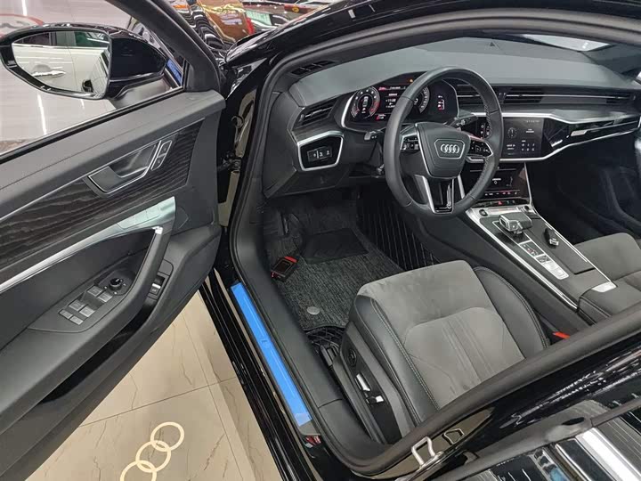 Фото 16 - Audi A6L