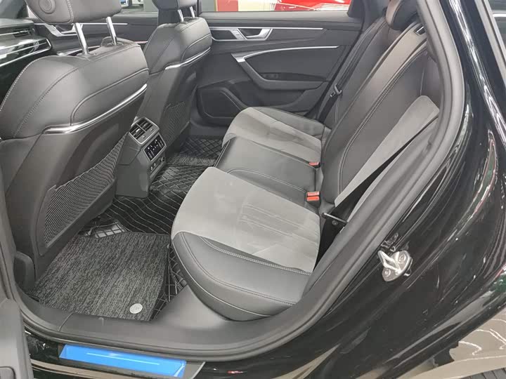 Фото 17 - Audi A6L