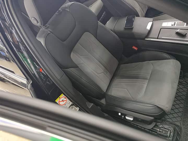 Фото 25 - Audi A6L