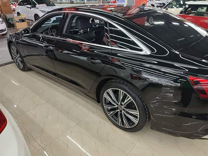 Фото 5 - Audi A6L