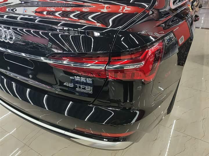 Фото 8 - Audi A6L