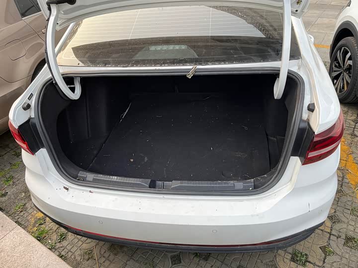 Фото 4 - Volkswagen Lavida