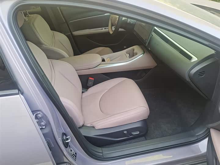 Фото 8 - XPeng Mona M03