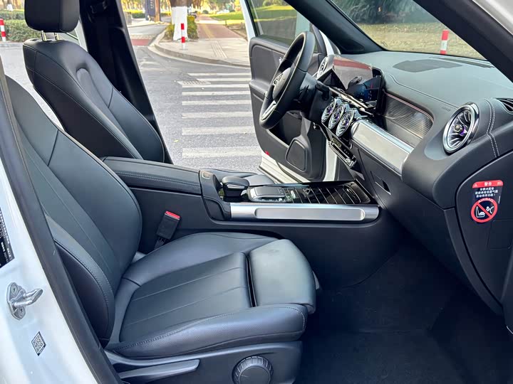 Фото 10 - Mercedes-Benz GLB-Class