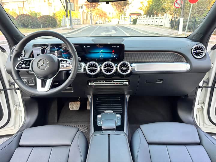 Фото 12 - Mercedes-Benz GLB-Class