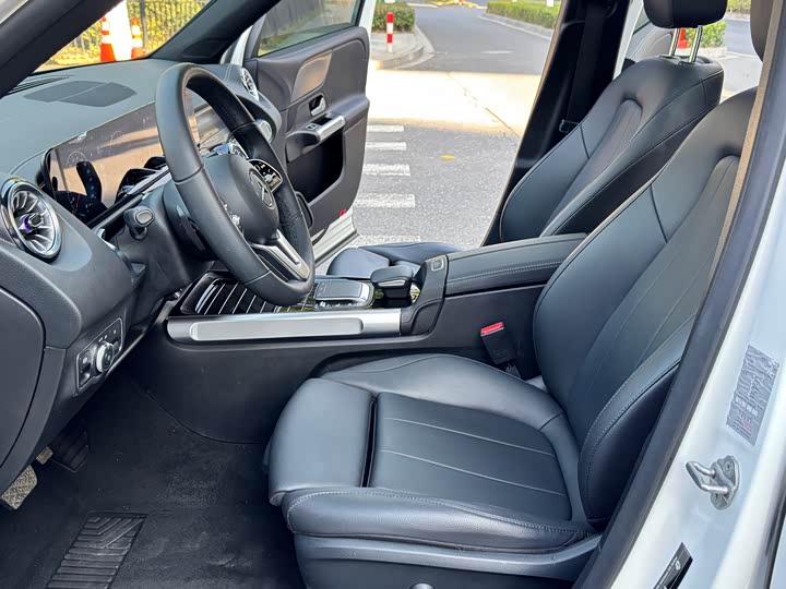 Фото 8 - Mercedes-Benz GLB-Class