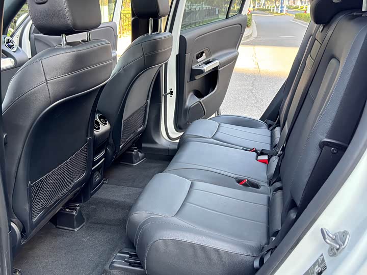 Фото 9 - Mercedes-Benz GLB-Class