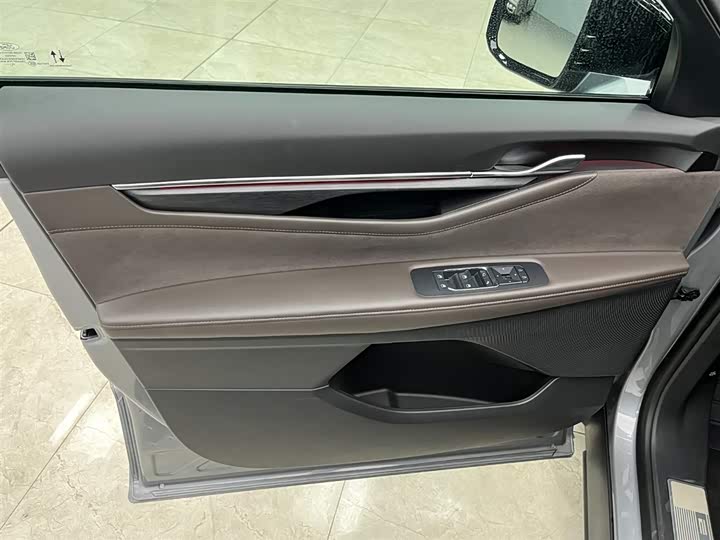 Фото 10 - Ford Edge