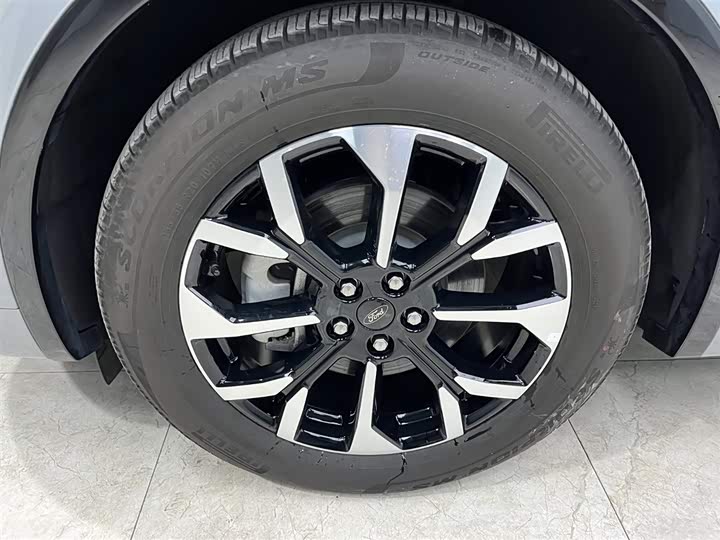 Фото 22 - Ford Edge