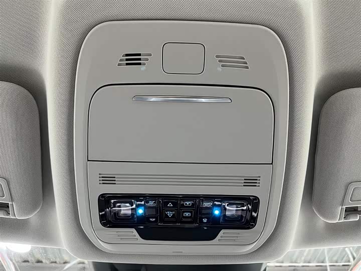 Фото 8 - Ford Edge